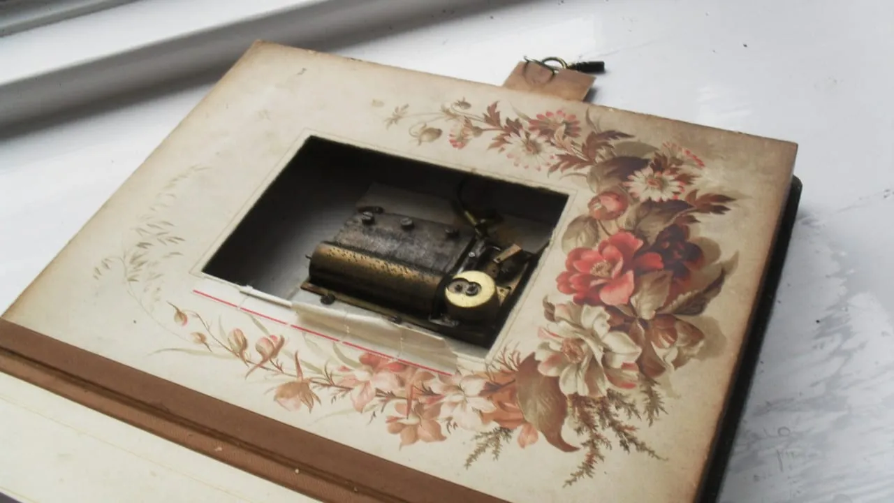 Victorian Music Box image 5